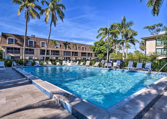 Luxe Naples Escape Walk To Beach And Downtown!